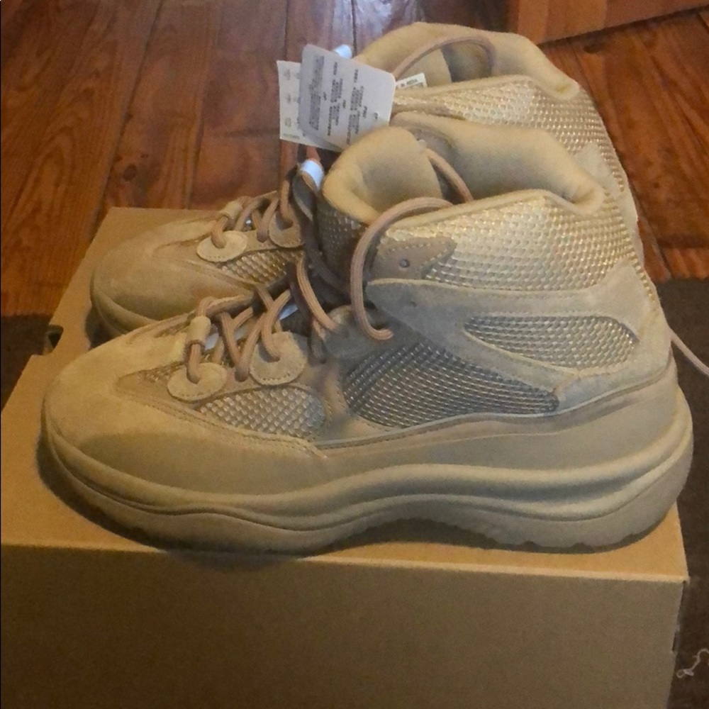 BRAND NEW- NEVER WORN Yeezy DSRT-BT